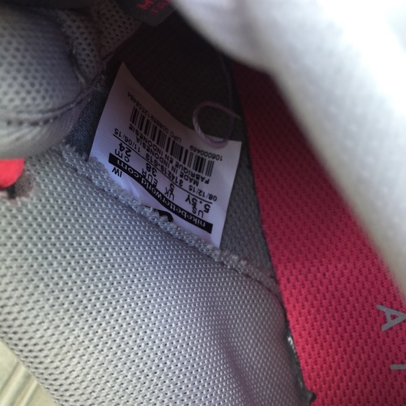 NWT Nike Air Force 1 Low Top Sneakers - Picture 6 of 8